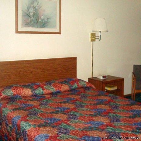 Anderson Chesterfield Travel Inn Daleville Zimmer foto